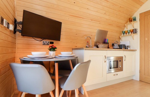 St. Buryan Cottage | SEA VIEW, romantic, with hot tub in St Buryan