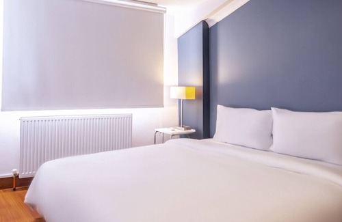 Maltepe Apartment | Sea View Sleek Flat near Transportation in Maltepe