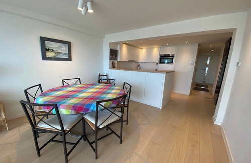 Duinbergen Apartment | Sea View Stay for 6 Guests