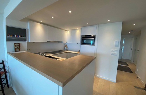 Duinbergen Apartment | Sea View Stay for 6 Guests