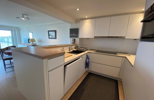 Duinbergen Apartment | Sea View Stay for 6 Guests