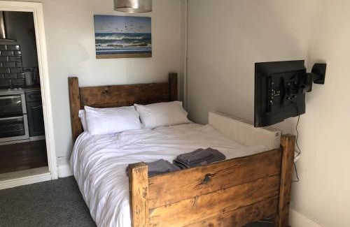 Felixstowe Apartment | Sea view studio