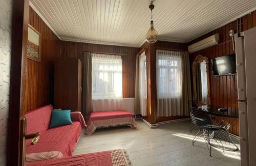 Zeytinburnu House | Sea View Studio House in Golden Horn