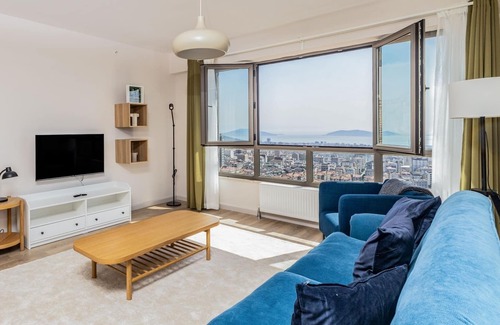 Maltepe Apartment | Sea View Terrace Flat Near Metro in Maltepe