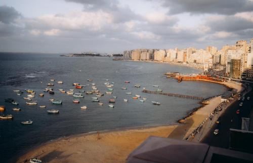 Al-Muntazah Apartment | Sea View three bed room High Floor fully AC free WI-FI and parking