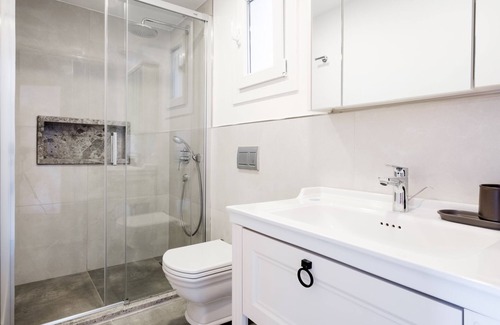 Bogazici Villa | Sea View Villa w Garden, Balcony By Beach in Milas