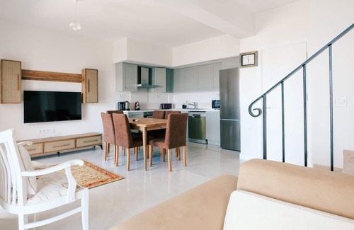 Bogazici Apartment | Sea View Villa w Garden, Balcony By Beach in Milas