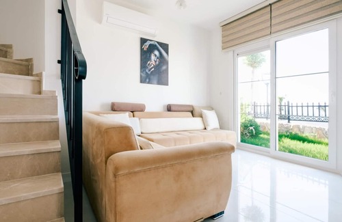 Bogazici Apartment | Sea View Villa w Garden, Balcony By Beach in Milas