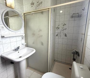 Sarimsakli Apartment | Sea View Villa with Garden, Beach Access