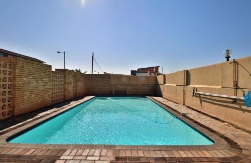 Kingsborough Apartment | Sea Views at High Tide 1803