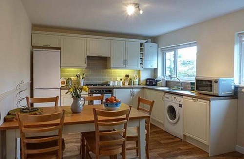 Newton Stewart House | Sea Views, Lovely Kitchen,Cosy Lounge,Private Garden,Rest/Bar yards away