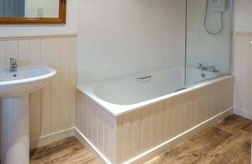 Newton Stewart House | Sea Views, Lovely Kitchen,Cosy Lounge,Private Garden,Rest/Bar yards away