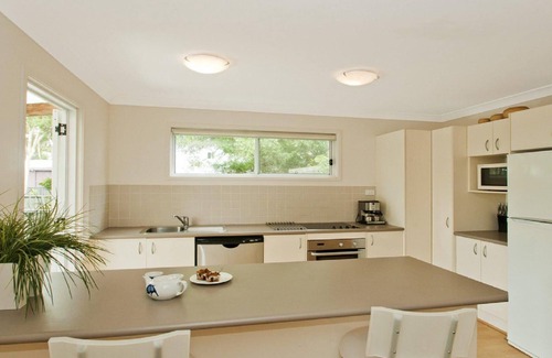 Callala Beach House | Sea Whispers – minutes walk to beach