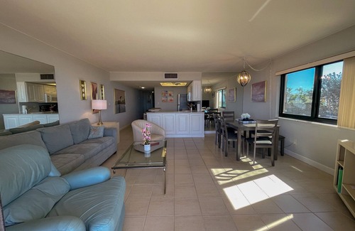 Marco Island Condo | Sea Winds 101 Beach front, first floor, large corner unit
