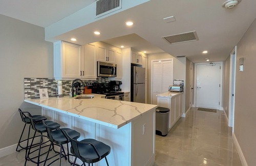 Marco Island Condo | Sea Winds 603: Totally Renovated Condo; Beach Front
