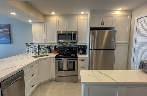 Marco Island Condo | Sea Winds 603: Totally Renovated Condo; Beach Front
