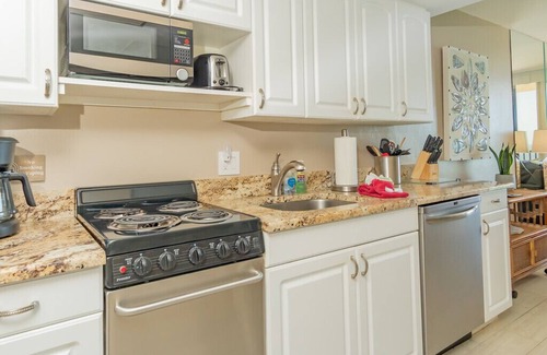 Marco Island Condo | Sea Winds Beachfront Top Floor n Condo 1704