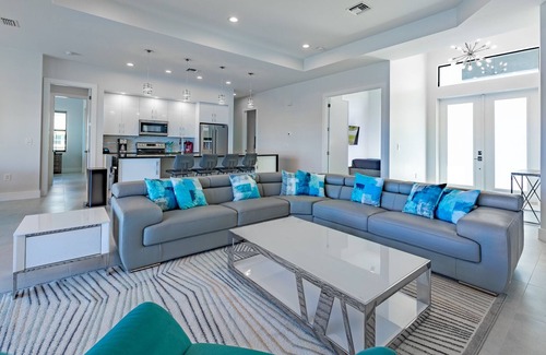 Pelican Villa | SEABIM Villa MAJADAMA - modern, lake view, gulf access