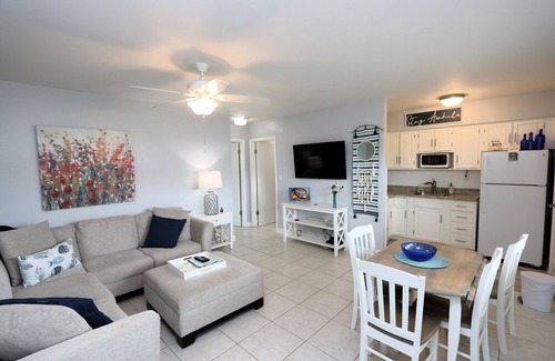 Marco Island Condo | Seabreeze-1 bedroom condo-close to the beach