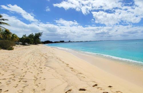 Seven Mile Beach Apartment | Seabreeze #8 by Grand Cayman Villas & Condos