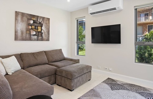 Copacabana Apartment | Seabreeze - across the road from Copa beach