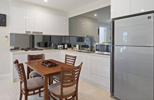 Copacabana Apartment | Seabreeze - across the road from Copa beach