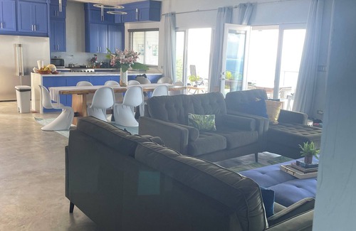 Reading Villa | Seabreeze at Spring Garden