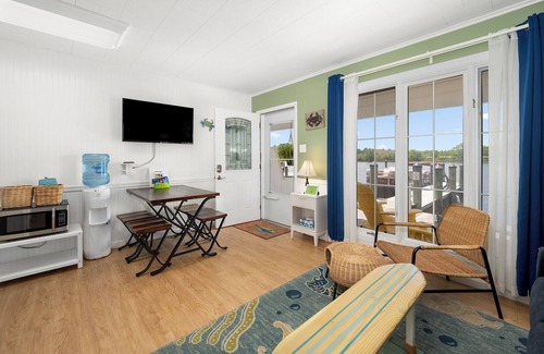 Ocean Pines Cottage | Seabreeze Cottage at the Inn on Turville Creek