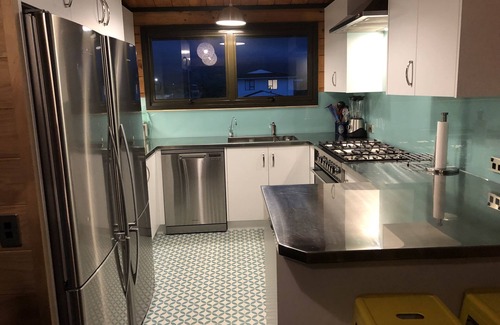 Waikanae House | SEABREEZE@Longshore: heated swimming pool, spa, tennis court, 2 minutes to beach