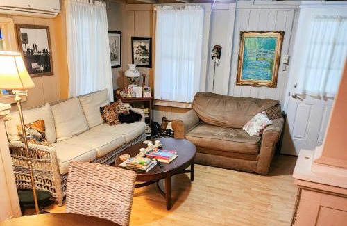 Oak Bluffs House | Seabreeze Retreat