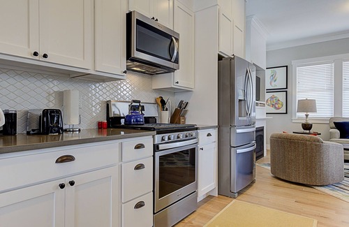 Seabrook House | Seabrook's Fog Lifter: Dog Friendly, Hot Tub!
