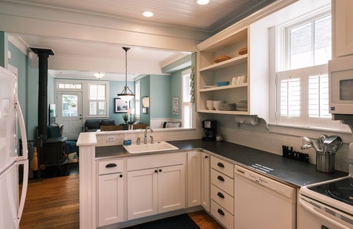 Seabrook House | Seabrook's Periwinkle Cottage, a cozy 2-bedroom home!