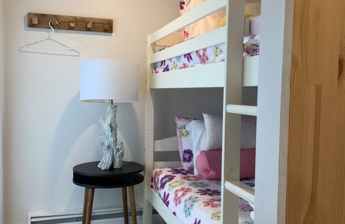Leamington Cottage | Seacliff Sunset Cottage Rental on Seacliff Beach