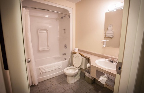 Leamington Hotel | Seacliffe Inn