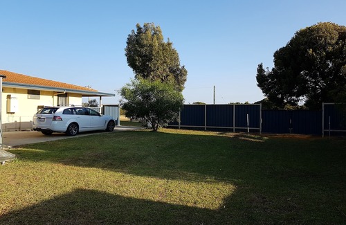 Leeman House | "Seaclusion" - Fully renovated 4 bedroom house