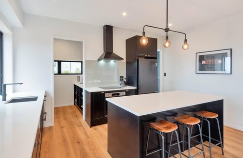 Mangawhai Heads House | Seacoast Sanctuary - Stunning holiday home with great views in premium location