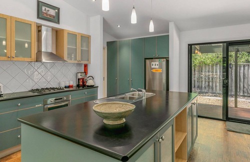 Ventnor House | Seacove - sleeps up to 12
