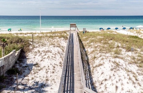 Fort Walton Beach Apartment | SeaCrest 615A condo