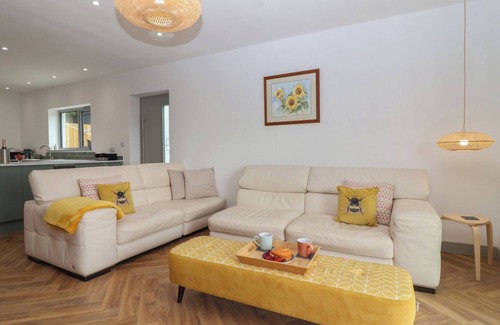Torquay Cottage | SEACROFT, pet friendly, with a garden in Torquay