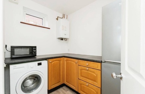 Sheringham House | SEACROSS,SHERINGHAM, NORTH NORFOLK COAST.n4 Bedrooms.Sleeps 7. Parking,Garden.