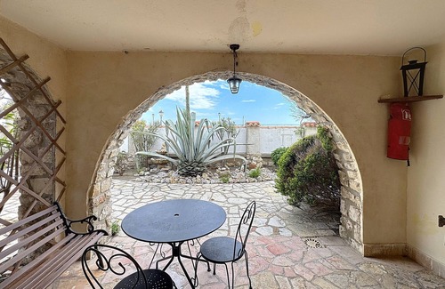 Saintes-Maries-de-la-Mer Apartment | Seafront Studio with Terrace in Saintes-Maries-de-la-Mer
