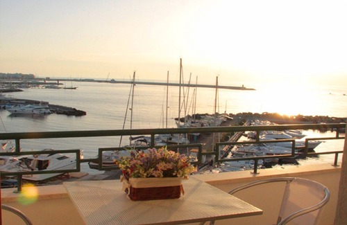 Gallipoli Apartment | Seafront apartment. 3 double beds and 3 bathrooms