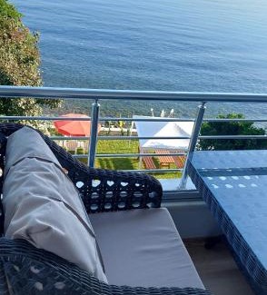 Ardesen Apartment | Seafront Apartment by the sea and with a beach and with big garden