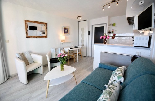 Saint-Raphael Apartment | Seafront apartment with superb sea view in St Raphaël