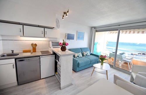 Saint-Raphael Apartment | Seafront apartment with superb sea view in St Raphaël