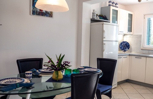 Krizna luka House | Seafront apartment w. free parking (Andro)