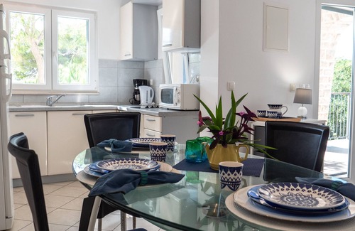 Krizna luka House | Seafront apartment w. free parking (Andro)