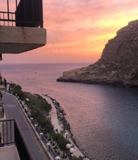 Xlendi Apartment | Seafront Apartment with Amazing Sunset View