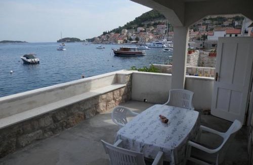 Vis Apartment | Seafront apartment with incredible view of Vis bay - Maricin Most
