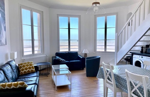 Saint-Regnobert-de-la-Cote-de-Nacre Apartment | Seafront duplex, renovated 2018, private park